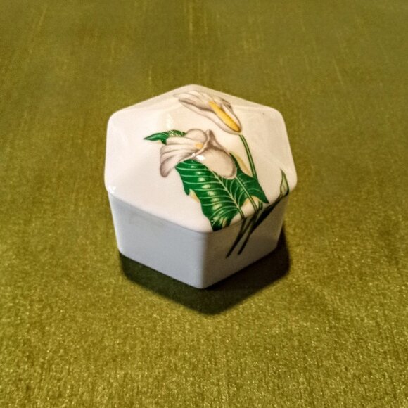 White Calla Lily Hexagonal Porcelain Trinket Box - Picture 1 of 6